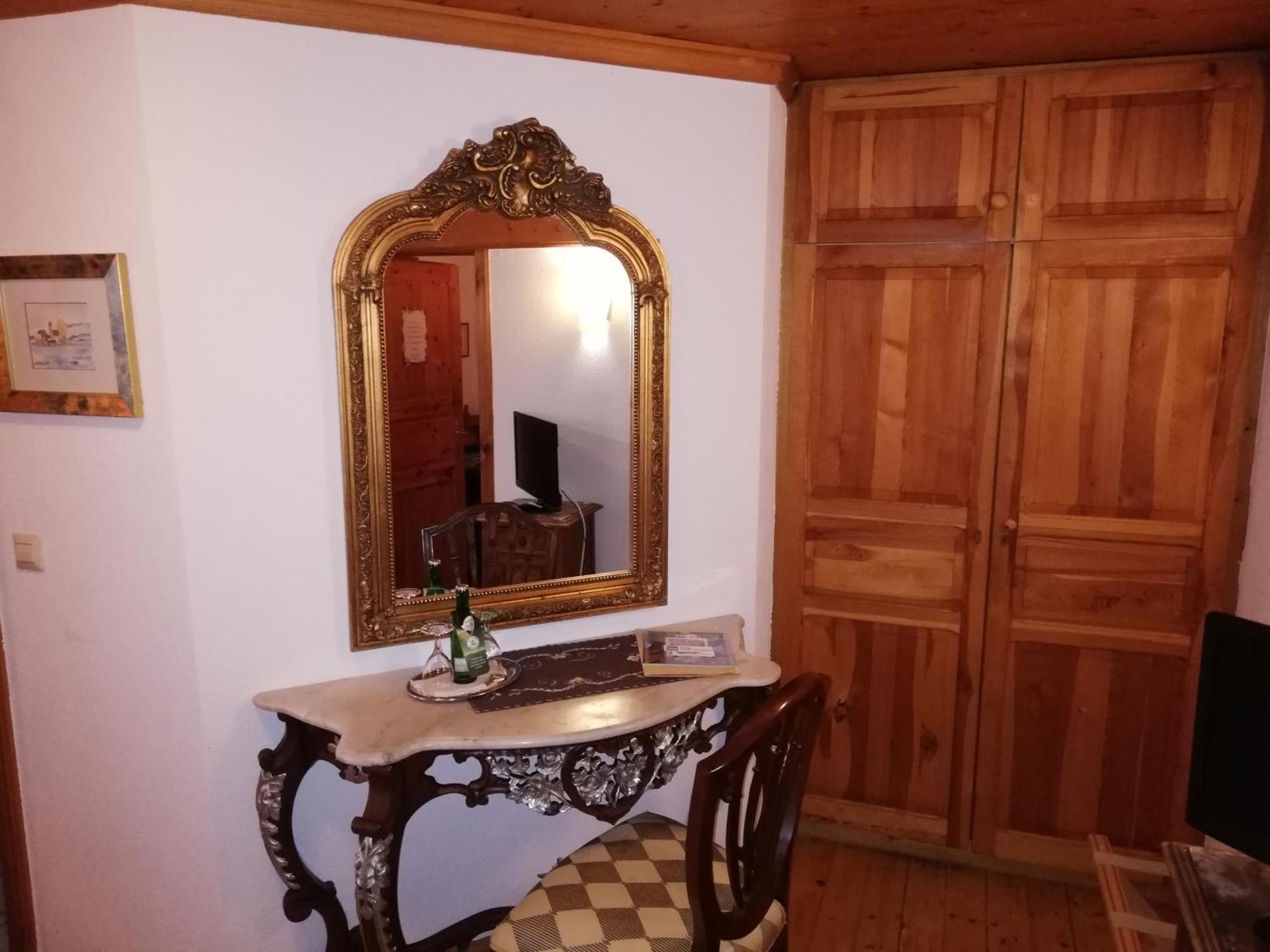 Alte Schreinerei-Auberge Harlekin Randegg Oda fotoğraf